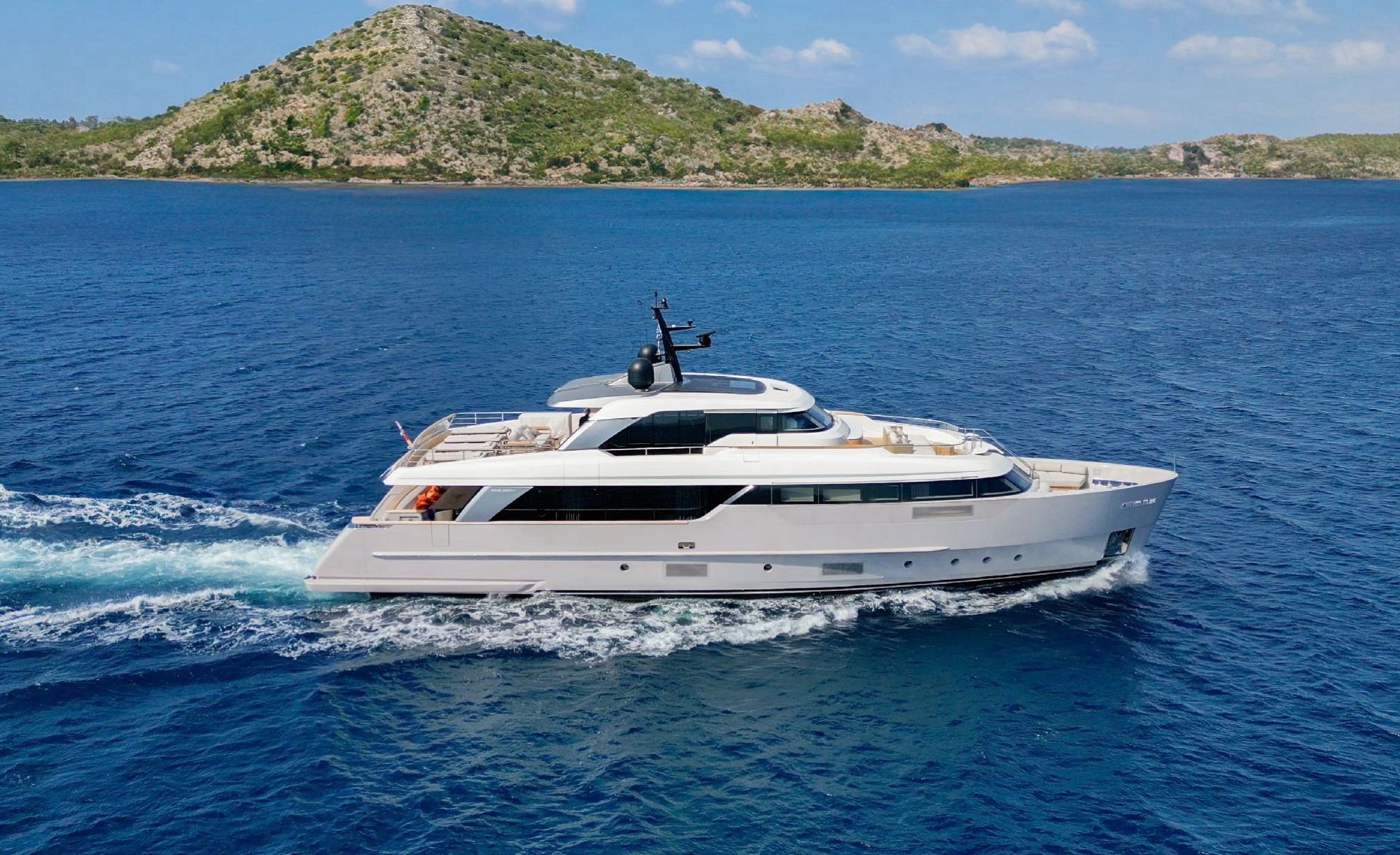 FLORI exterior profile cruising