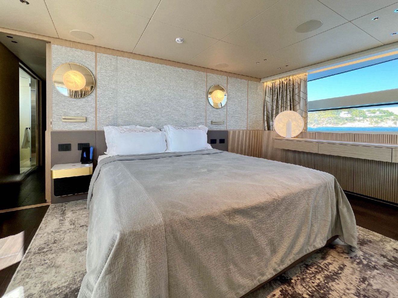 Master cabin with sea view